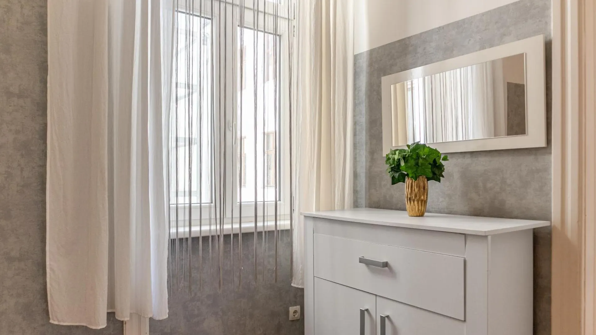 Spacious 2Br Shared Apt, Ideal For Long Stays In Vienne