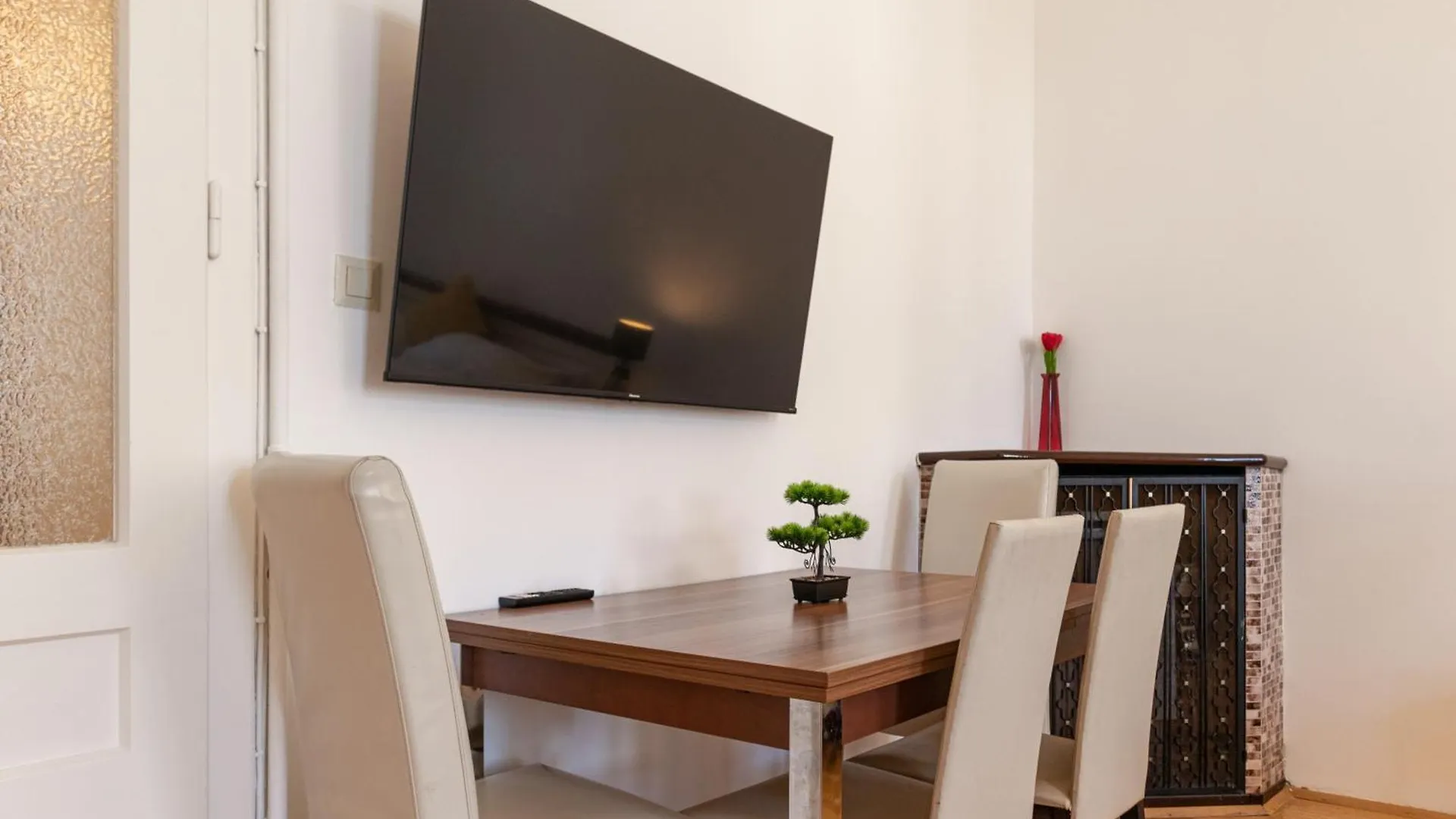 Spacious 2Br Shared Apt, Ideal For Long Stays In Vienne 0*,  Autriche