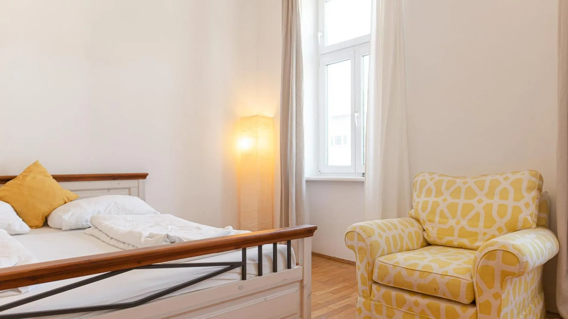 Spacious 2Br Shared Apt, Ideal For Long Stays In Vienne 0*,